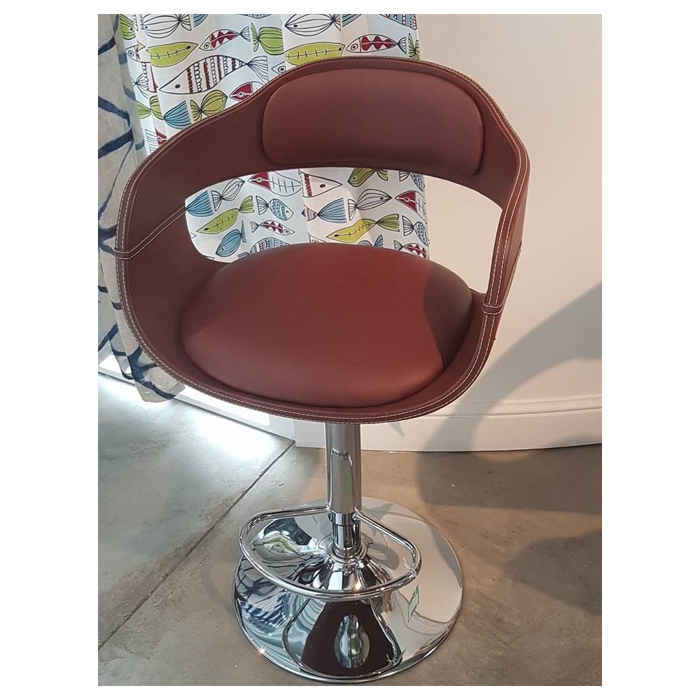 Tabouret de bar Monaco marron KARE Design — mise en scène en magasin