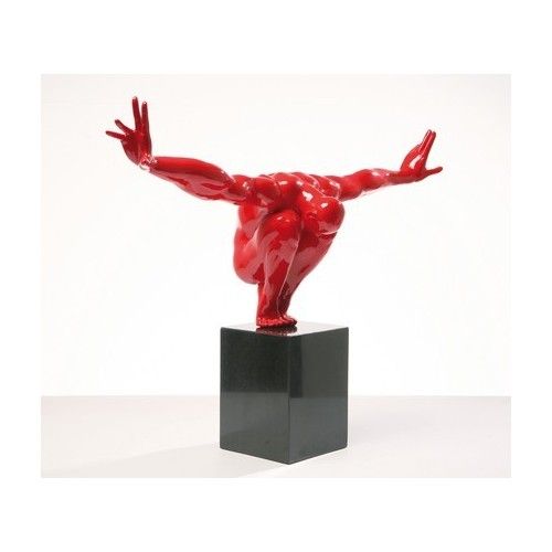 Estátua atleta homem vermelho kare design