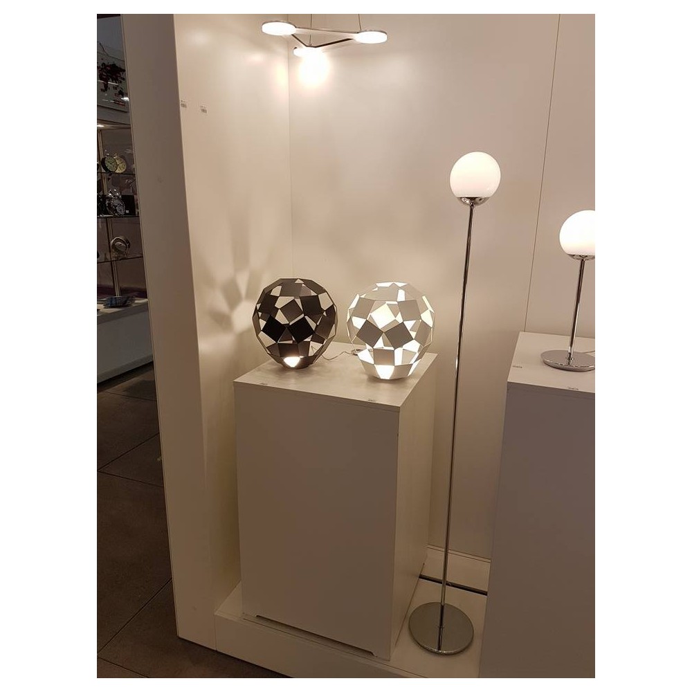 Lampe ein Legendesign im weißen Metallbauch SOMPEX