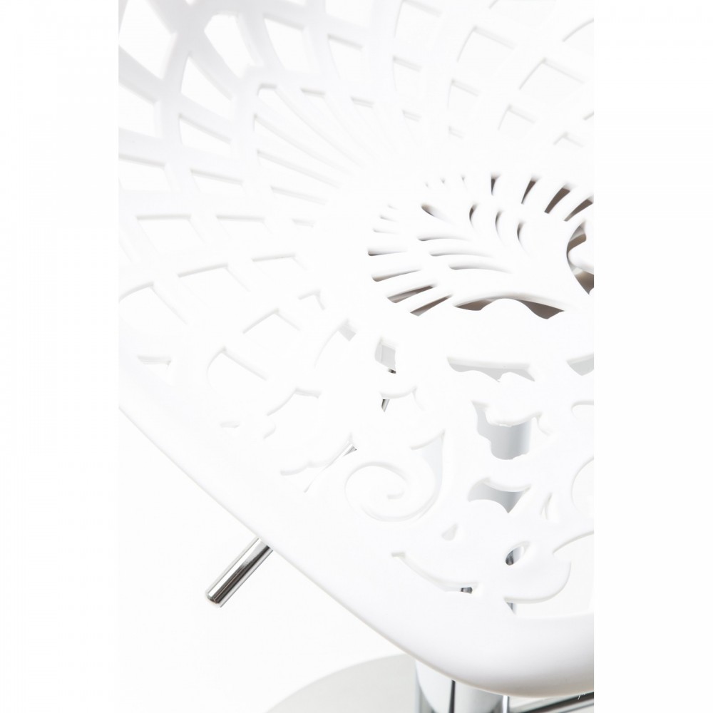 Taburete de bar Ornament blanco KARE Design — vista cercana del asiento, sobre las perforaciones