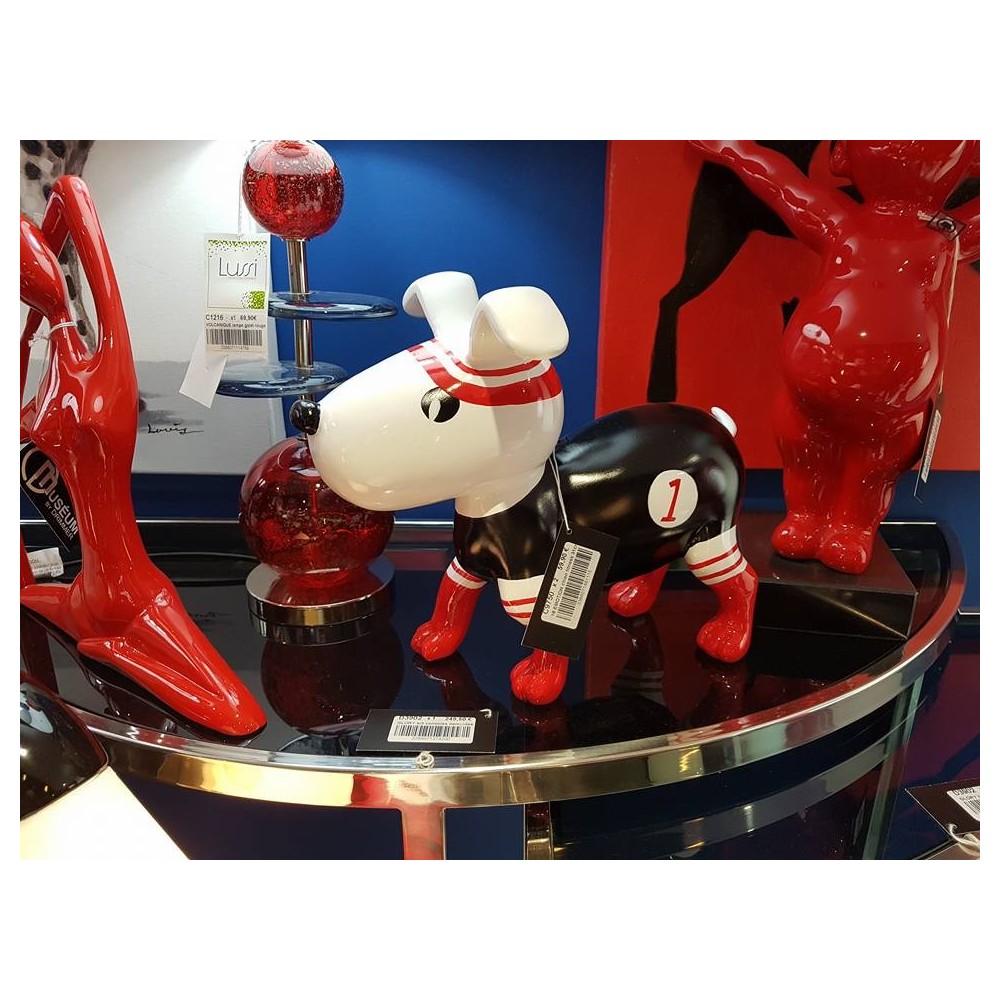 Deux statuettes chiens EMOTION rouges et noirs DRIMMER — duo de chiens présenté en magasin