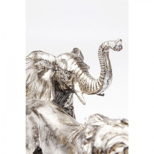 Statuette pulando no alpinista