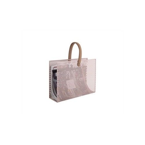 Porta-revistas PERKY MESH rosa perfurado Present Time — porta-revistas rosa com revistas ilustrativas