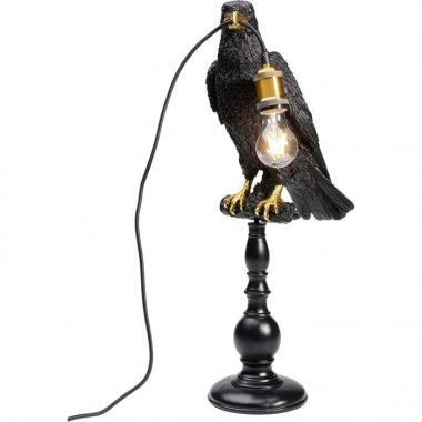 Pássaro preto pose lâmpada corvo o corvo