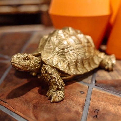 Dekorative Skulptur TORTUE kleine Goldschildkröte 26 cm KARE Design — mit nicht enthaltenen Möbeln inszeniert