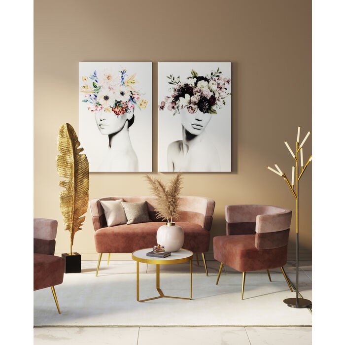 Sofá de dos plazas SANDWICH terciopelo rosa tres tonos KARE Design — ambientado en un salón