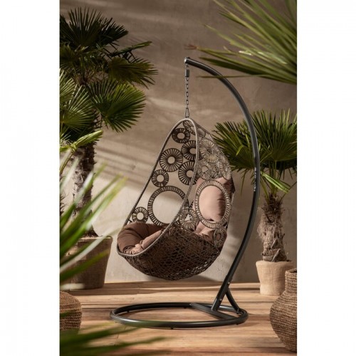 Poltrona sospesa outdoor IBIZA intreccio marrone KARE Design — ambientato in terrazza