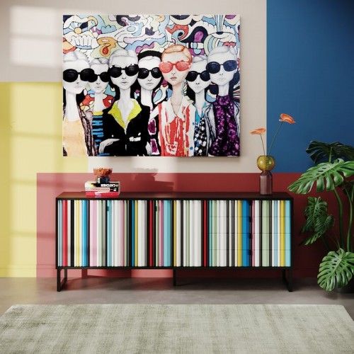 Sideboard CONCERTINA bunte Front KARE Design — Inszenierung im Wohnraum