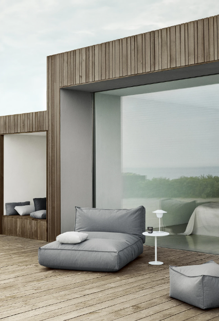 Side table STAY white Blomus — styled on a terrace (3)