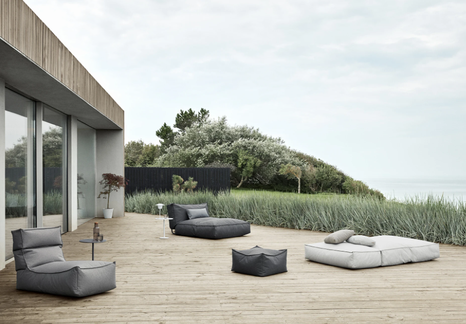 Side table STAY white Blomus — styled on a terrace (4)