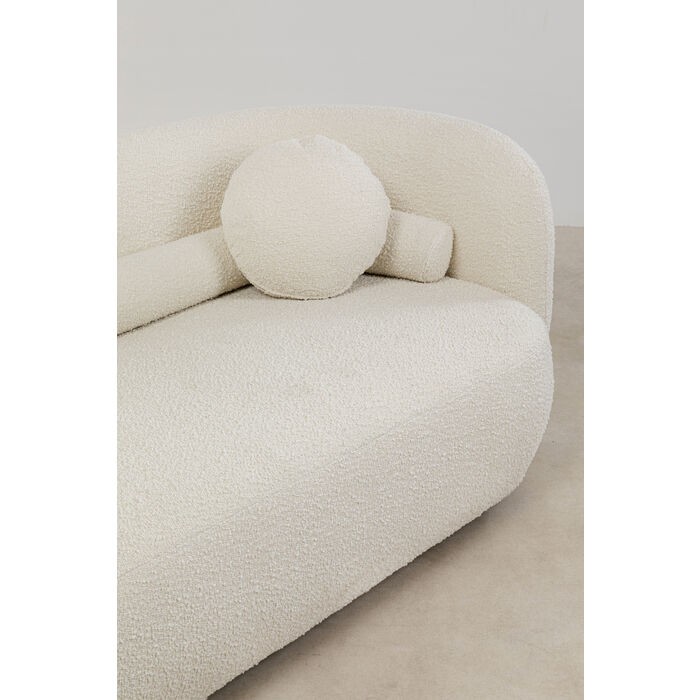 Sofá KELLY tejido bouclé crema KARE Design — asiento y cojines de frente