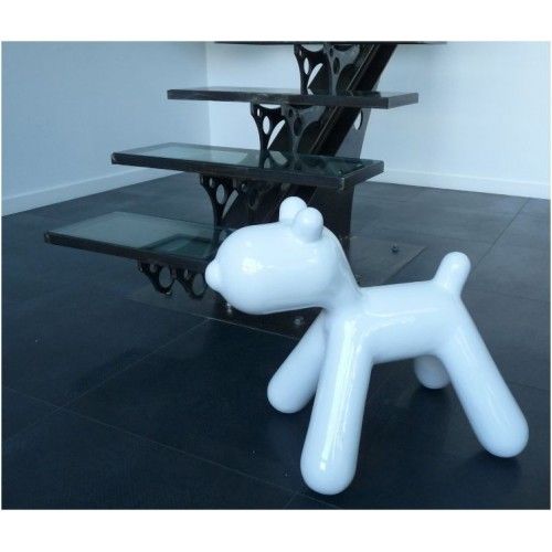 Estatua de perro de diseño lacada en blanco