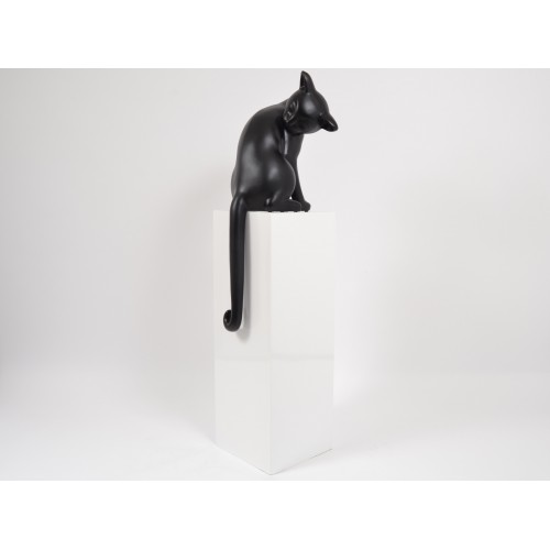 Statue Chat Noir Mat sur Socle Blanc CLASSY - C9660