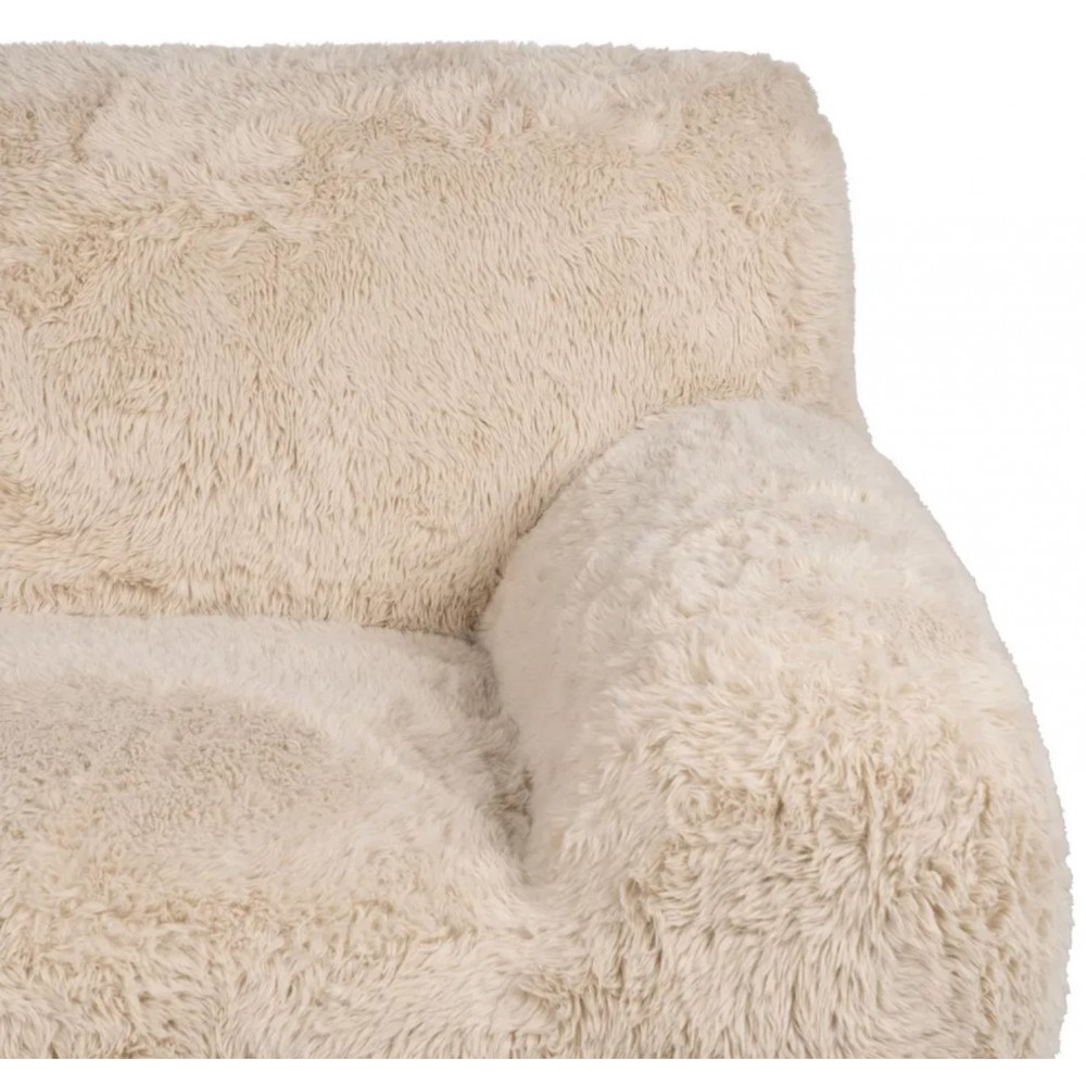Silla de comedor IXIA pelo sintético beige y asiento envolvente — detalle del reposabrazos acolchado
