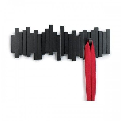Halter Mantel Sticks Schwarze Wand Umbra