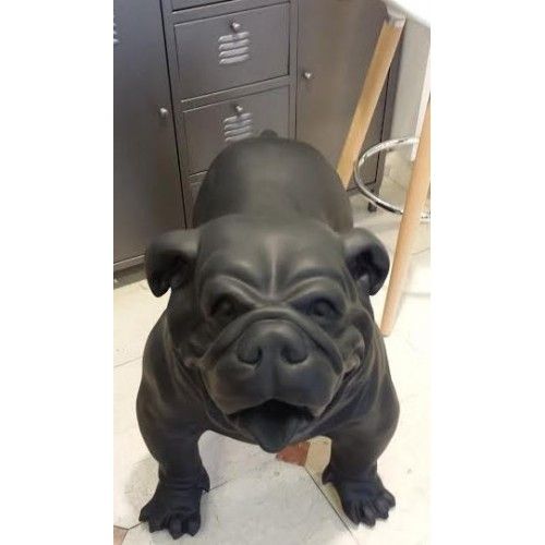 Estatua de bulldog inglés negro mate