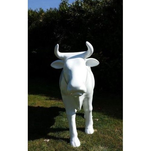Witte levensgrote decoratieve koe in hars 