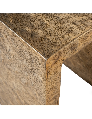Table d'appoint aluminium martelé doré silhouette évidée design NOVAN