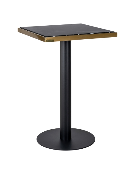 Table bistrot ZENZA vue de trois quarts, plateau carré imitation marbre noir, bordure dorée et pied central noir