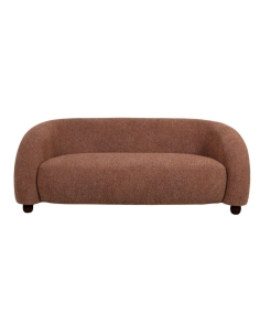 SIERRA 2-Sitzer Sofa in Karamell vor weißem Hintergrund