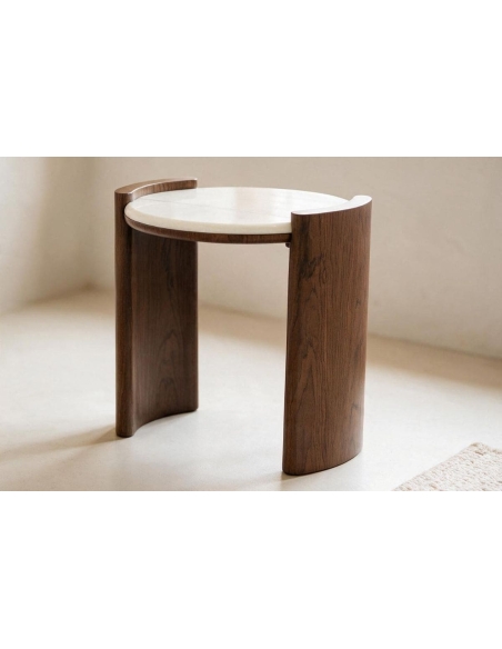 Table d’appoint COLETTE mise en scène dans un intérieur lumineux