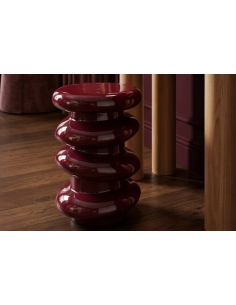 Tabouret d’appoint LIOR en métal laqué bordeaux vu de face 2