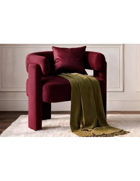 Sillón ARIA burdeos decorado con cojín y manta