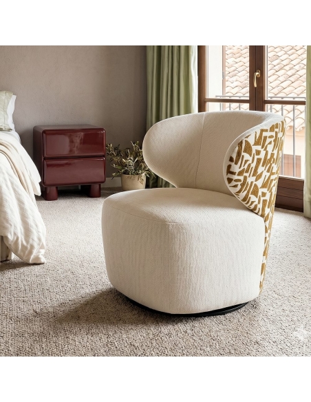 Poltrona IXIA 616828, creme e ocre — apresentação num interior