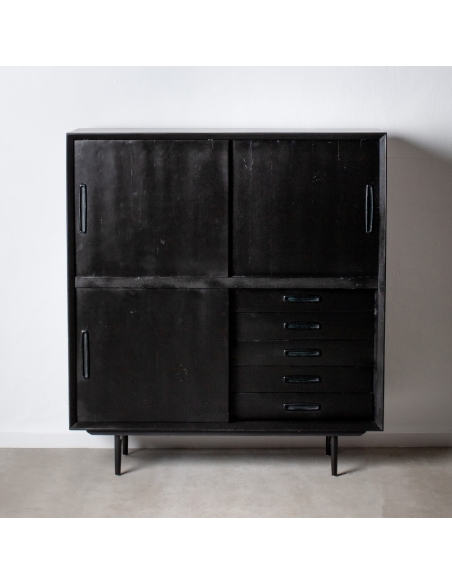 Armoire décorative SUENOS manguier noir et portes sculptées IXIA — en ambiance avec mobilier non inclus