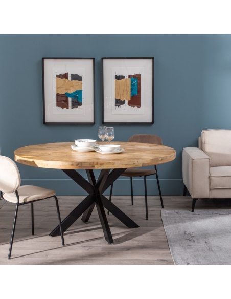 Eettafel MESA naturel mangohout en zwart onderstel IXIA — opgesteld in een interieur