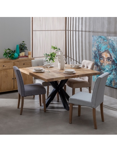 Mesa de jantar MESA mangueira natural e base preta IXIA — apresentado num interior