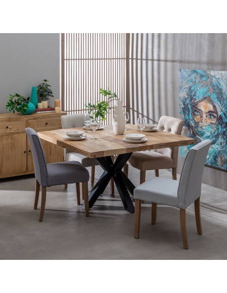 Mesa de jantar MESA mangueira natural e base preta IXIA — apresentado num interior