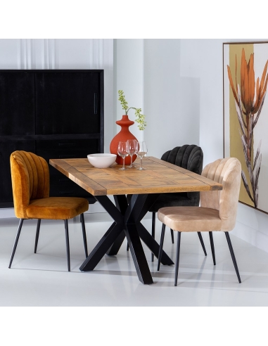 Mesa de jantar MESA mangueira natural e base preta IXIA — apresentado num interior