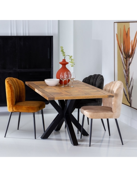 Mesa de jantar MESA mangueira natural e base preta IXIA — apresentado num interior