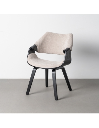 Studiofoto : stoel beige greige stof en zwart hout met armleuningen