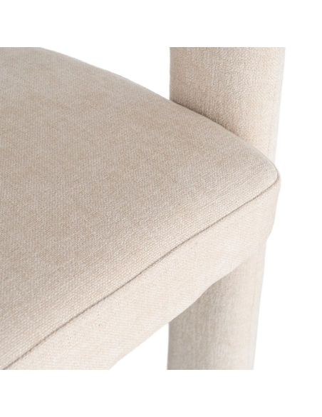 Detalle : Sillón crema en tejido contract con respaldo curvo calado