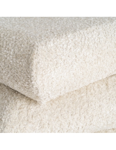 Detalle : Puf cubo crema en tejido bouclé con estructura DM