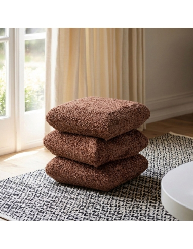 Vue en situation : Pouf cube en tissu bouclé tuile