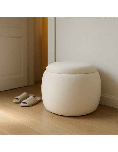 Vue en situation : Pouf coffre rond Malle crème en tissu et DM