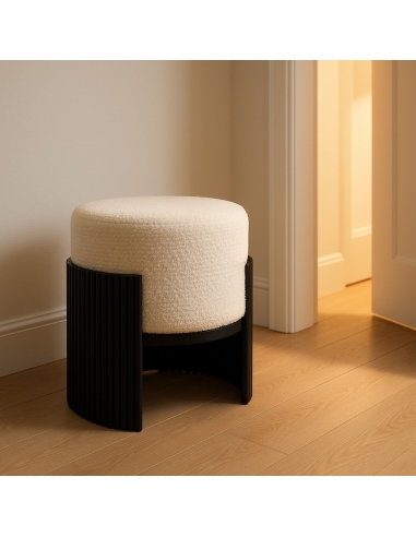 Vista ambientata : Pouf cilindrico chenille bianco-nero con piedi in pino