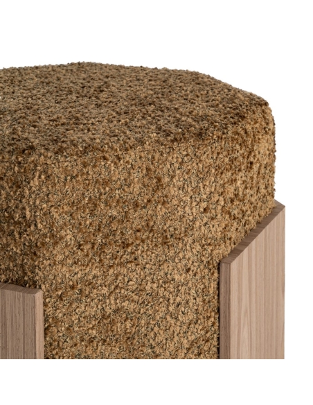 Détail : Pouf carré ocre en tissu et bois clair