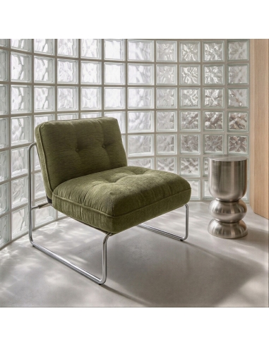 Vista ambientada : Sillón contract verde con base metálica tipo trineo
