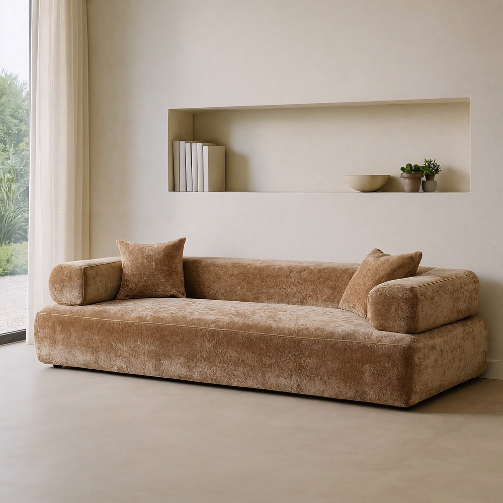 Vue en situation : Grand canapé beige IXIA en tissu, assise basse et large