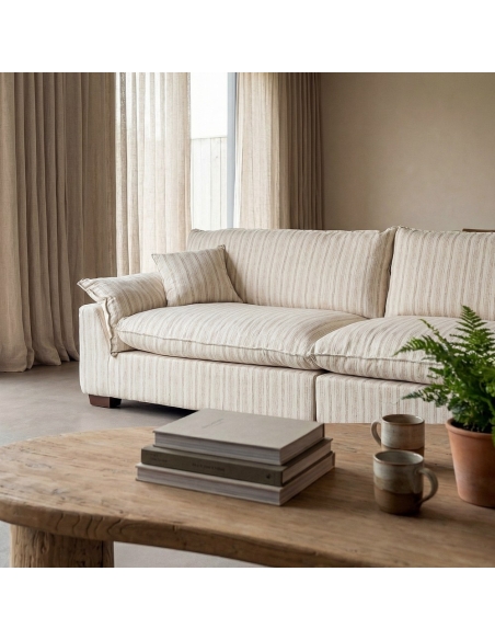 Vue en situation : Grand canapé quatre places IXIA crème à fines rayures
